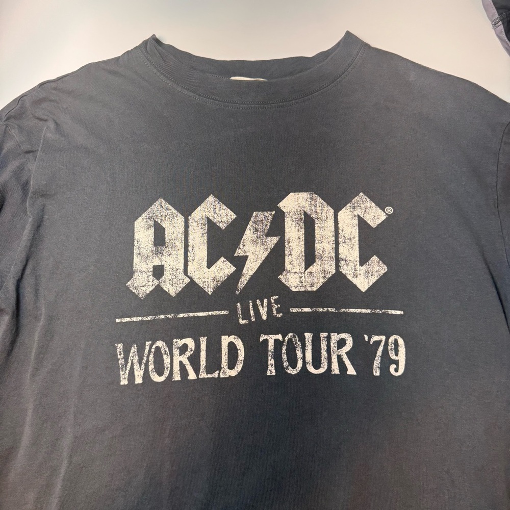 AC/DC Tshirt Women’s Medium Gray H&M World Tour 79’ Highway To Hell Tee Small